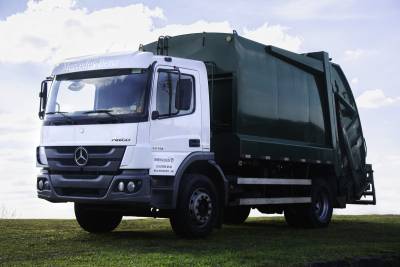 Caminhão compactador de lixo 15³ com dispositivo l - Foto 1