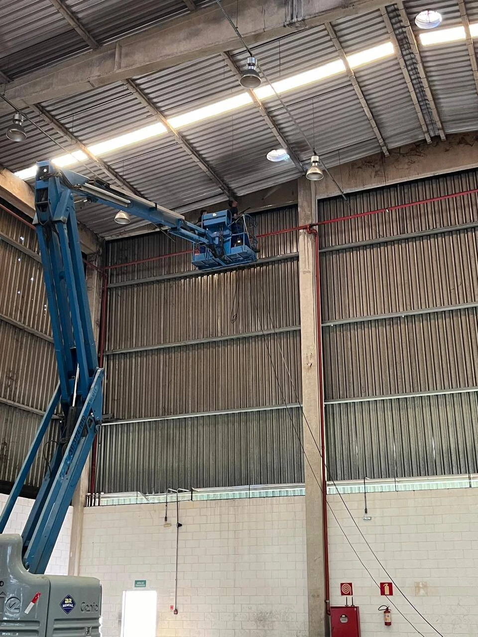 Limpeza Técnica de Estruturas Aéreas e Paredes