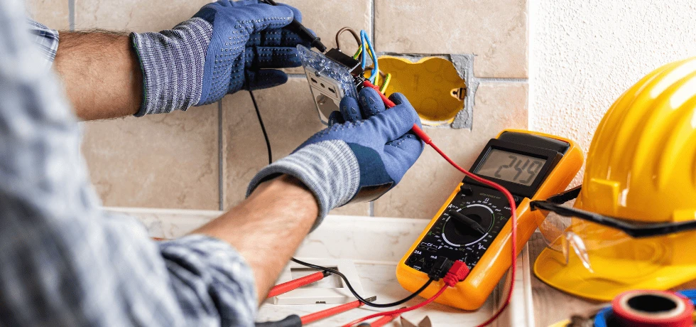 NR-10 - Trabalhos com eletricidade: disposições, benefícios e importância de sua aplicação