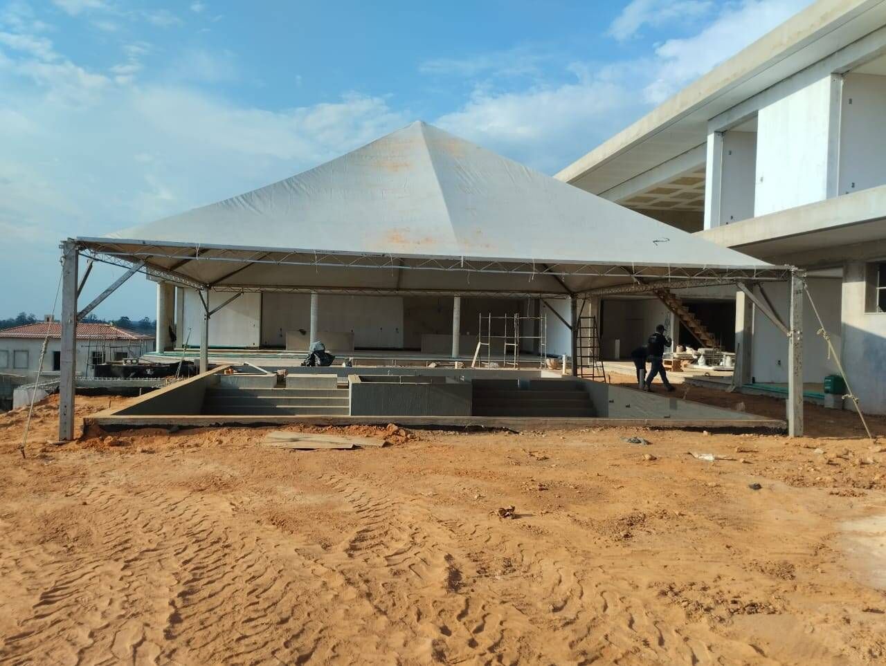 Tenda Piramidal para sua obra