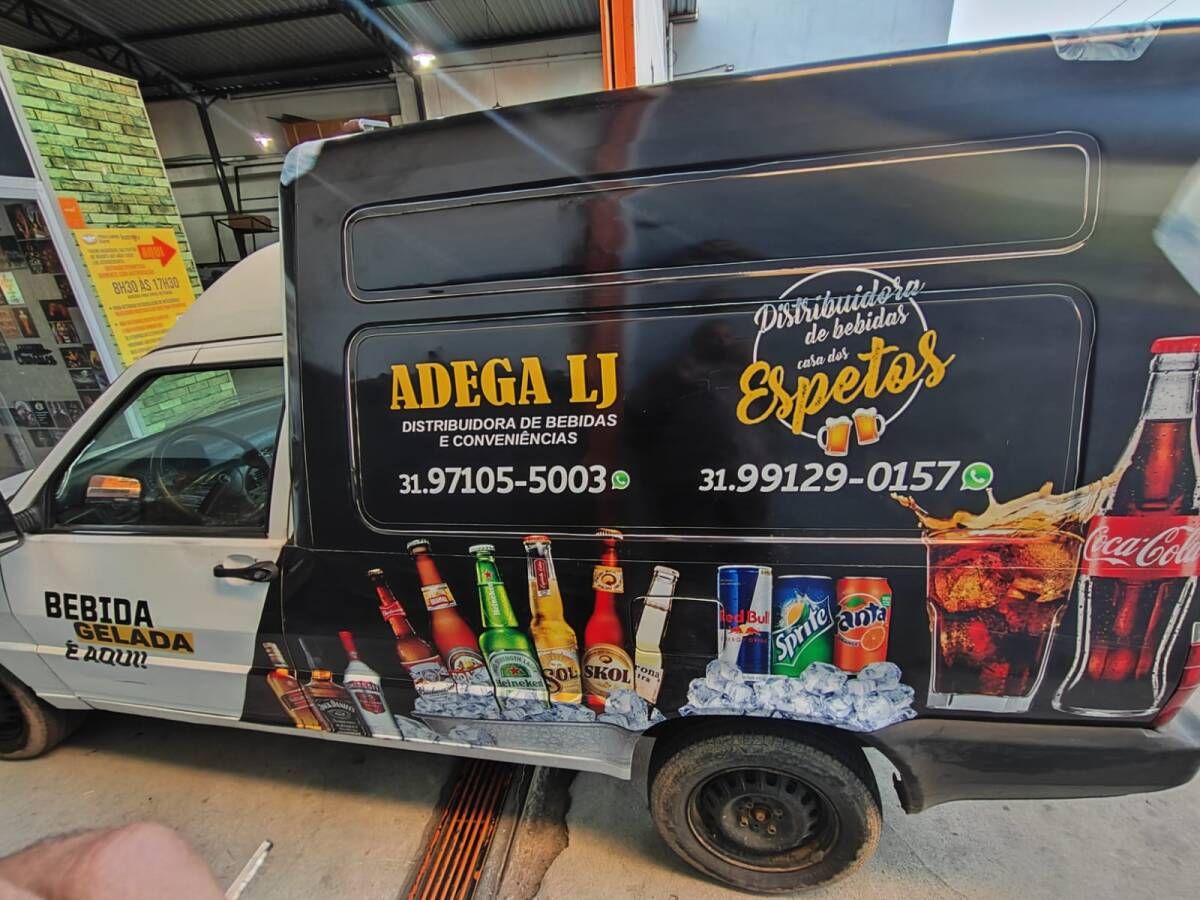 Plotagem e envelopamento de veículos e móveis