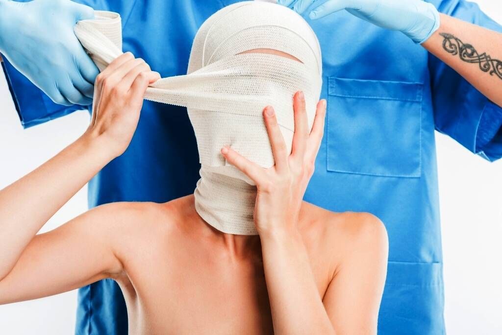 QUAIS AS CAUSAS DE ERRO MÉDICO EM CIRURGIA PLÁSTICA?