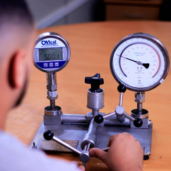 Por que preciso realizar a calibração do manômetro e válvula de segurança?