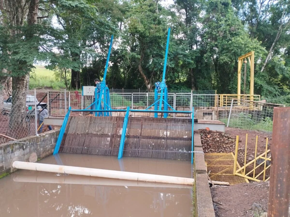 LIMPA GRADE PARA CANAL DE ADUÇAO