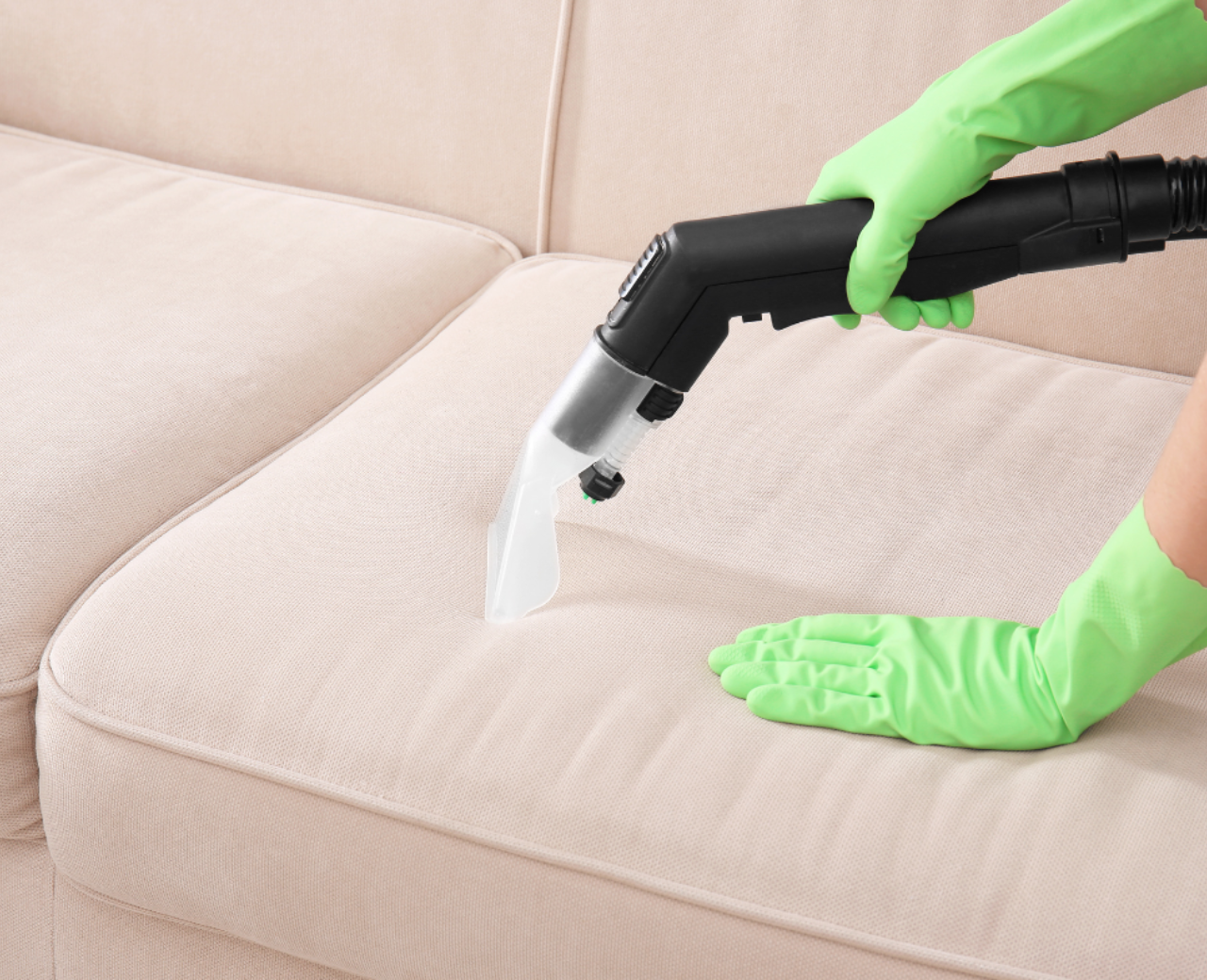 LIMPEZA E HIGIENIZAÇÃO DE ESTOFADOS - Foto 1