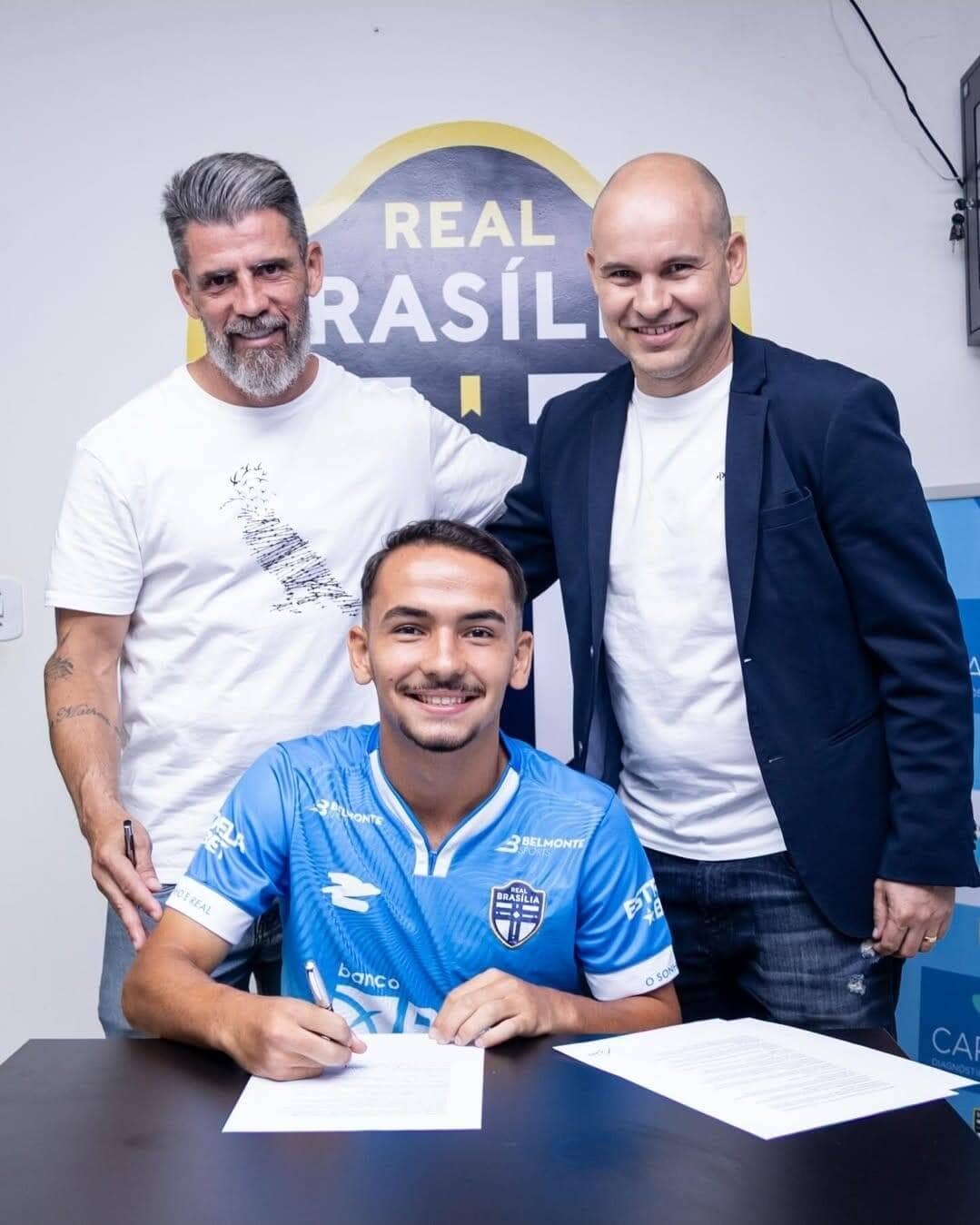 Ian Brito assina contrato profissional aos 16 anos!