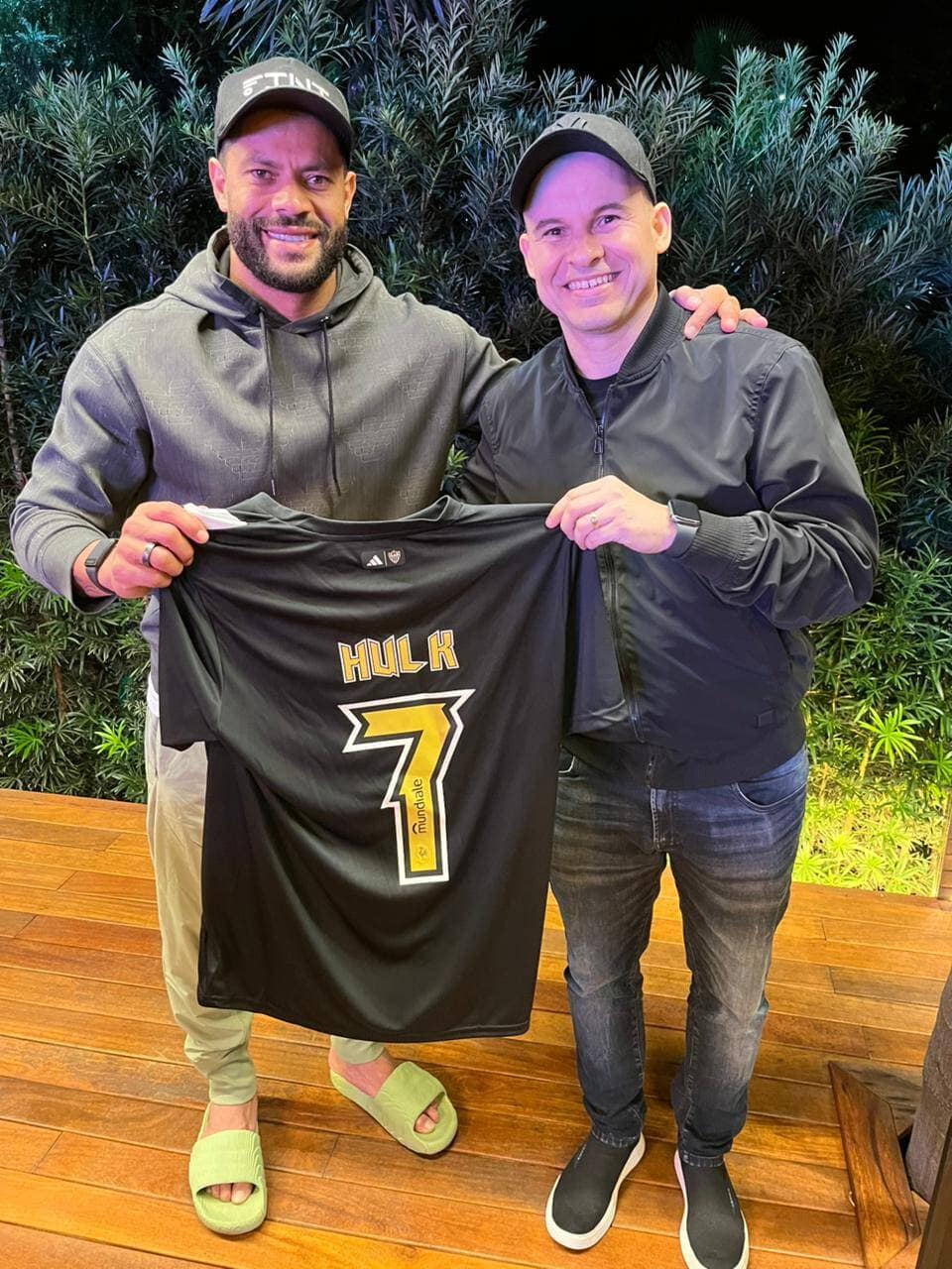 L17 visita atacante Hulk em BH!