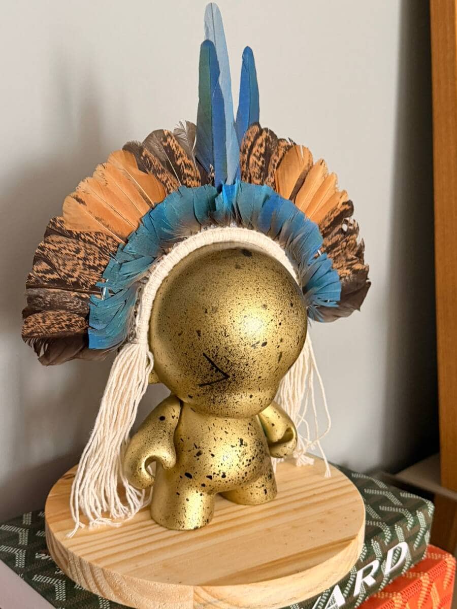 Toy Cacique com Cocar - dourado - Foto 3