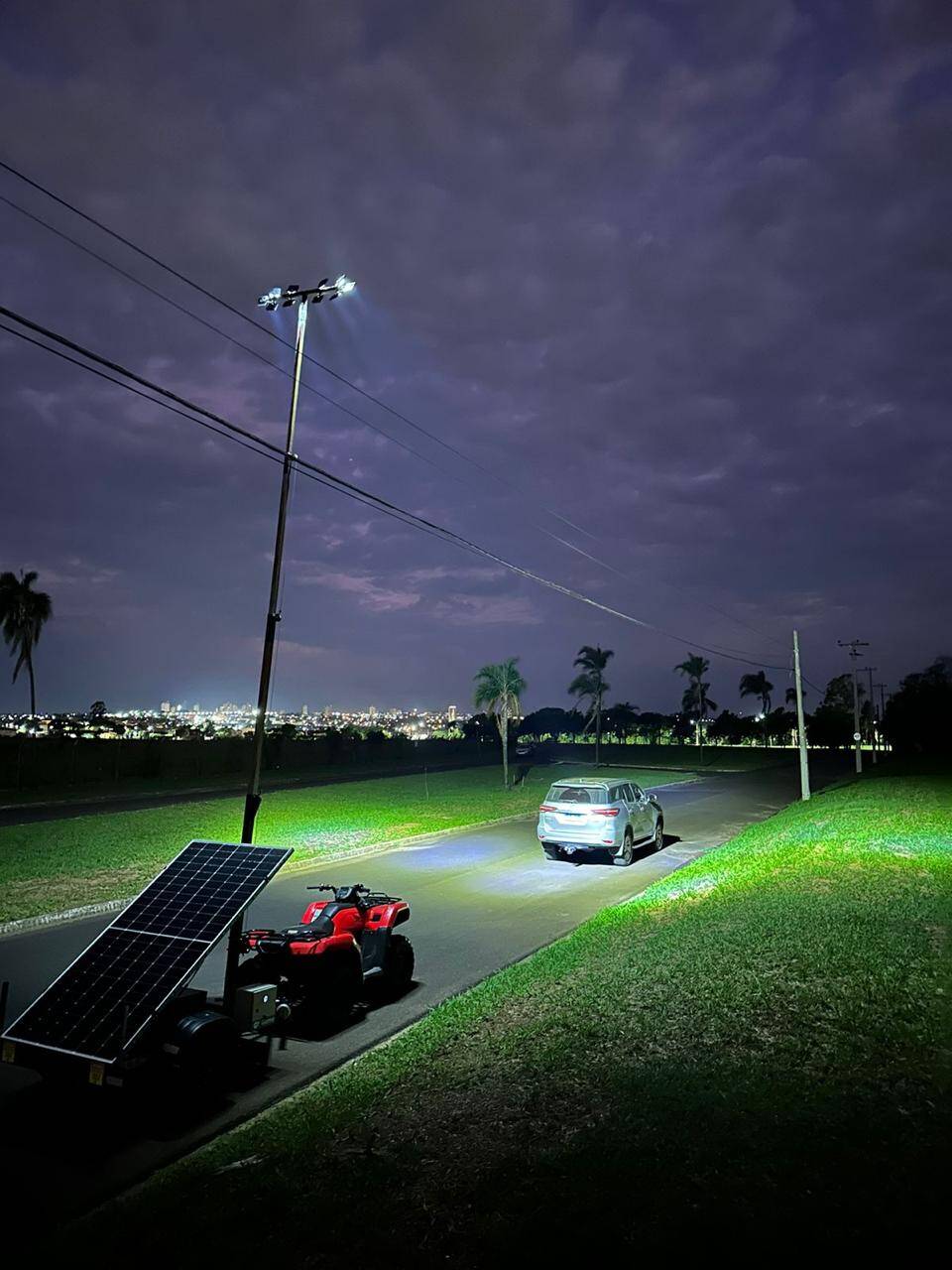 TORRE DE ILUMINAÇÃO A DIESEL E SOLAR - Foto 2