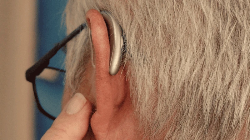 Perda auditiva pode causar tontura? Entenda quando existe relação