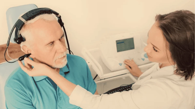 Quando repetir um exame de audição? Descubra a frequência ideal para cuidar da sua saúde auditiva