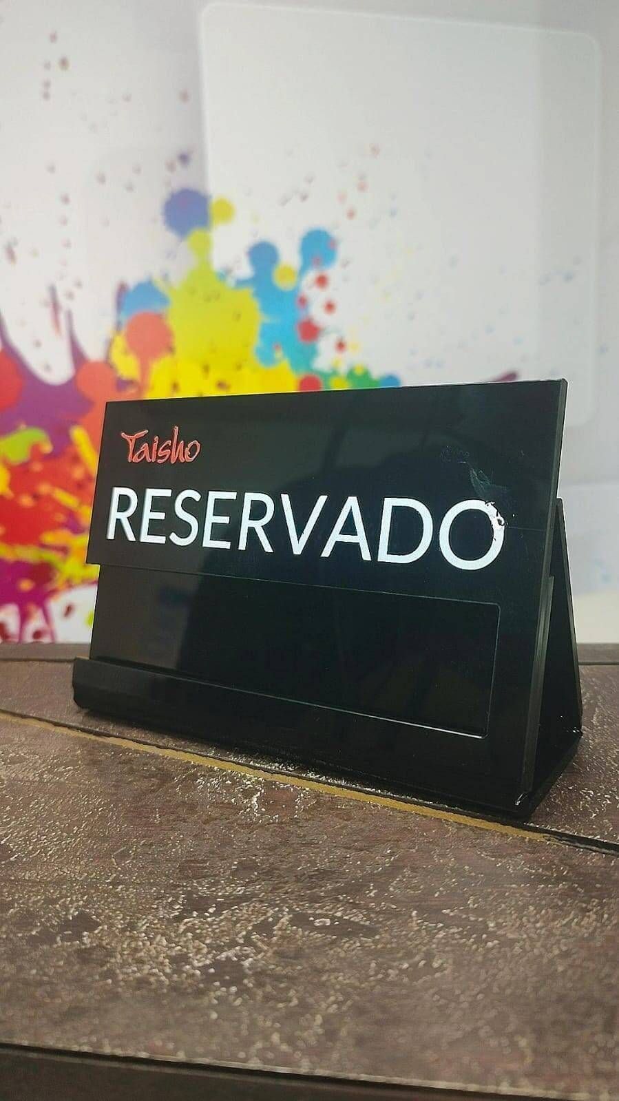 Placas e Sinalizações em Acrílico: Praticidade e Elegância para Ambientes Profissionais