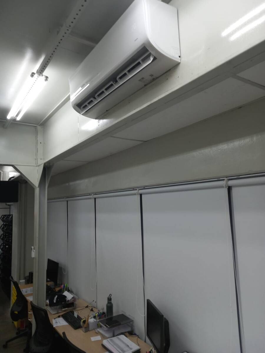 Instalação noturna - unidade evaporadora