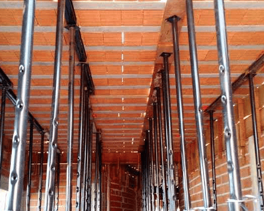 ESCORAS METÁLICAS AJUSTÁVEIS - Foto 3