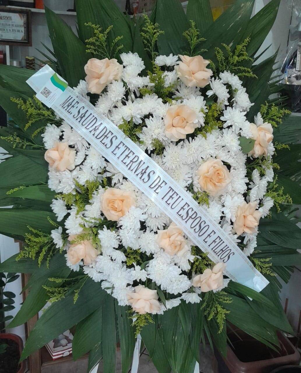 COROA NATURAL CRISÂNTEMOS COM ROSAS