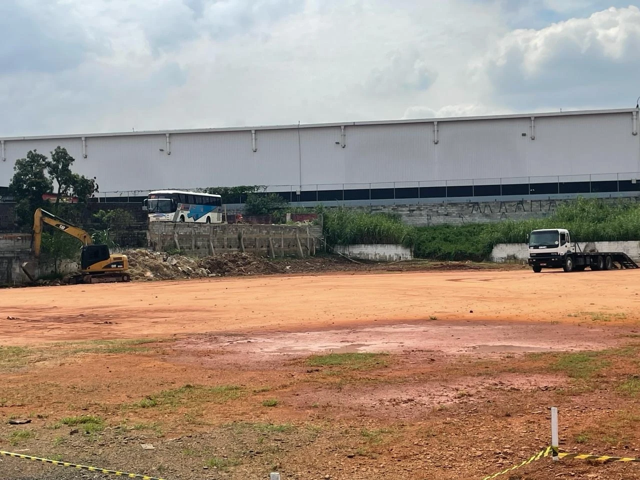 SERVIÇOS DE LIMPEZA DO TERRENO