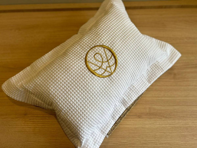 Almofada Retangular Bordada <br> - Foto 1