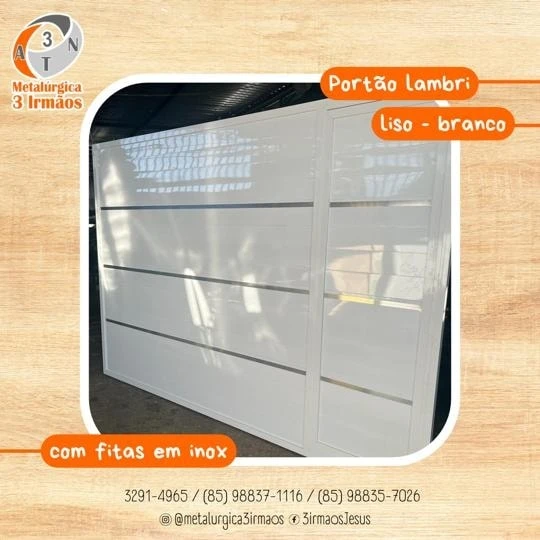 Portão de alumínio.