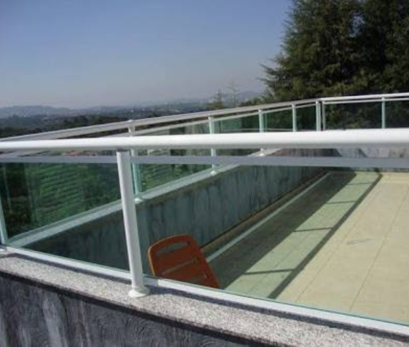 Guarda-Corpo em Alumínio com Vidro - Foto 1