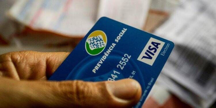 INSS não vai pagar aposentados que recebem acima do salário mínimo em agosto