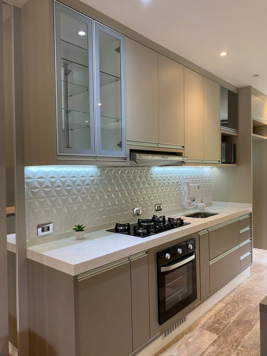 Cozinhas pequenas bem aproveitadas com marcenaria