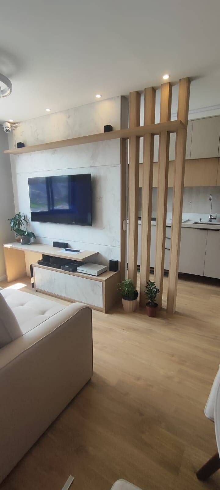 Painéis de TV planejados: estilo e organização para sua sala