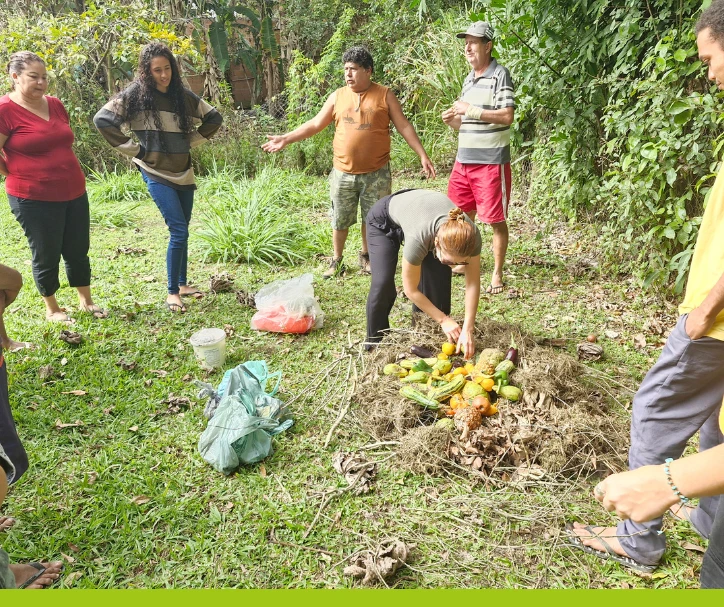 Construção de composteira de leira