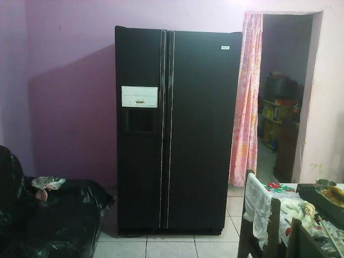 Geladeira samsung americana. pintura em preto