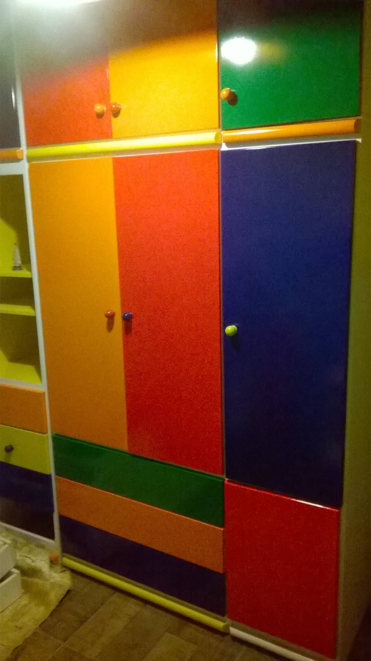 Guarad roupa estilo cubo magico.