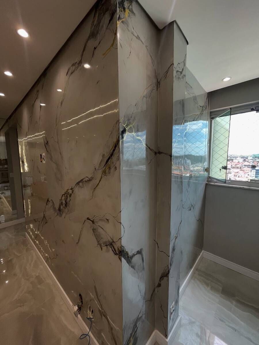 Escritorio com efeito mármore