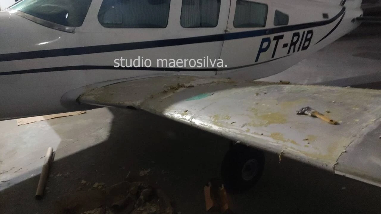 Re pintura de aéronave bi motor