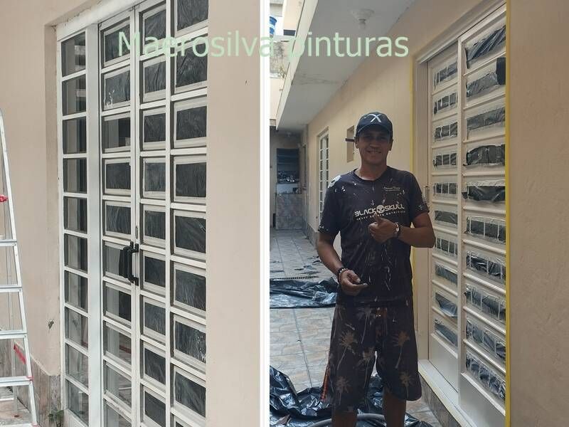 Pintura de porta antiga com vidros