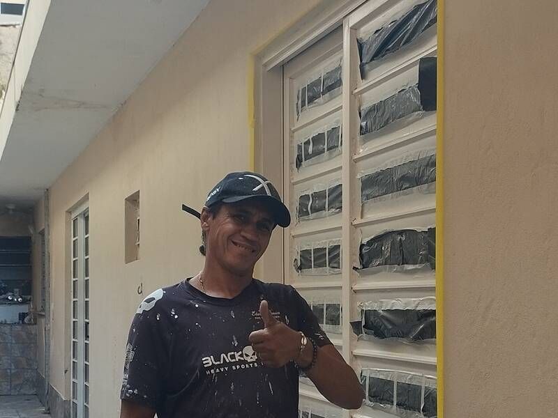 Maerosilva ao lado de porta de vidro restaur