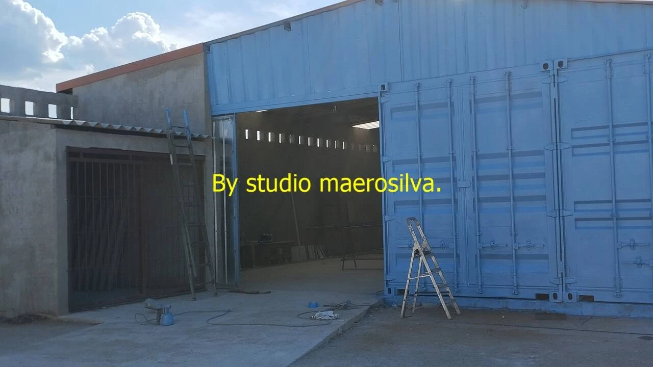 Transformação de conteiners em galpão