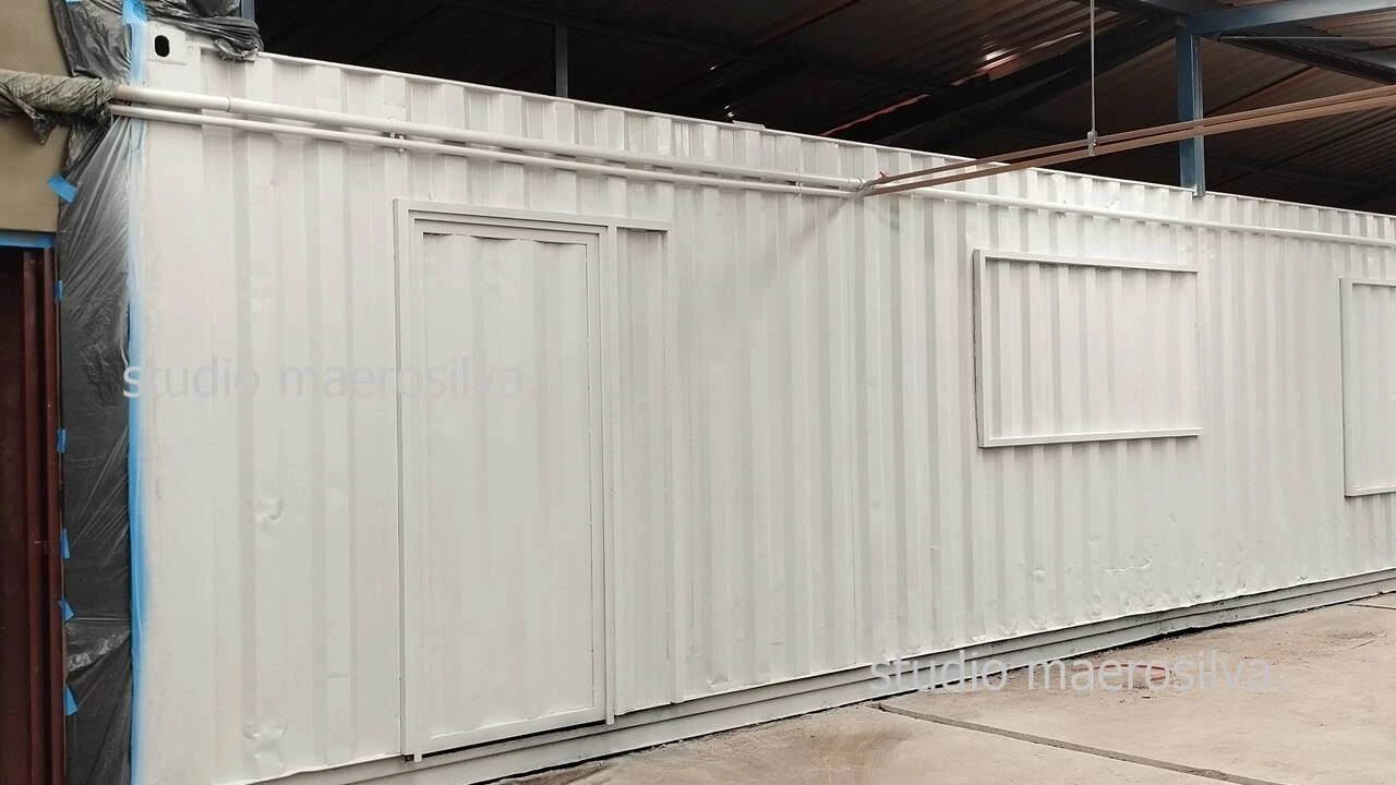 Conteiners re pintado.