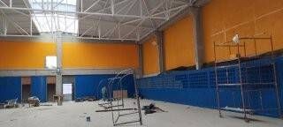 Restaração de quadra em escola.