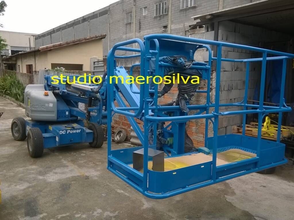 Restauração de equipamento pesado.