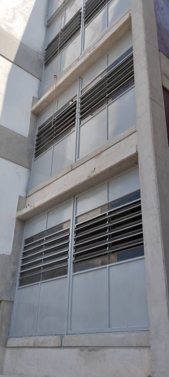 Portas de ferro pintas por maerosilva.