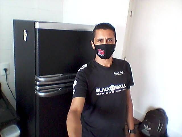 Pintura em black piano fosco.