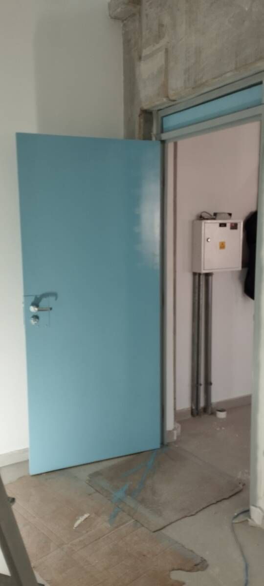 Pintura de porta corta fogo.