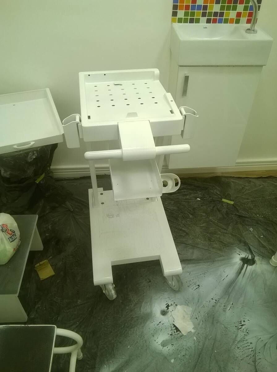 Pintura de aparelhos em consultório.