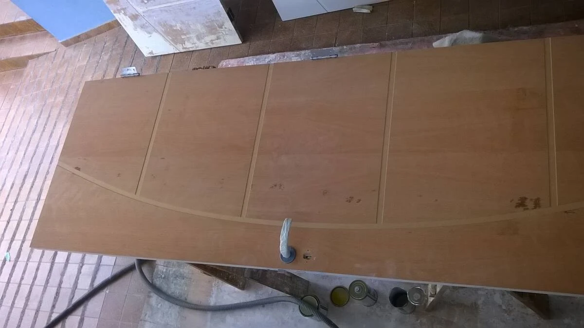 Porta a ser laqueada.