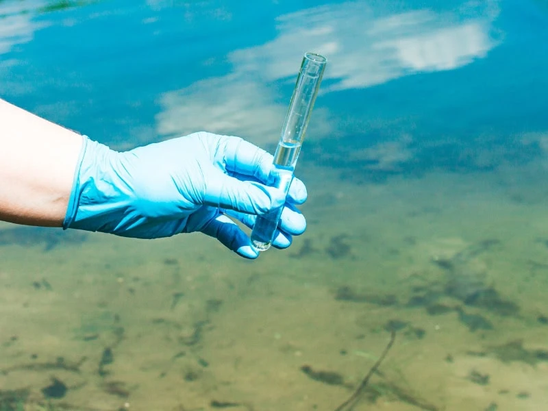 Coleta de amostra de água