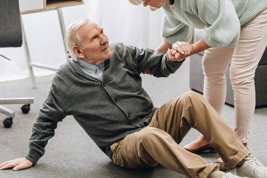POR QUE OS IDOSOS CAEM? Um guia prático para evitar as quedas.