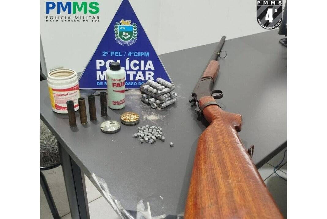 Ao atender ocorrência de Violência Doméstica, PM apreende arma de fogo em Costa Rica