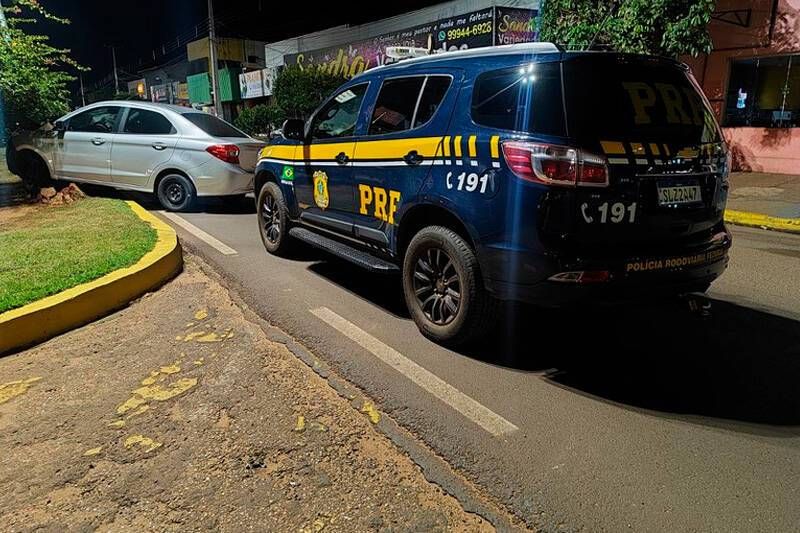 Após tentativas de fugas, PRF prende dois motoristas e recupera veículo em Água Clara