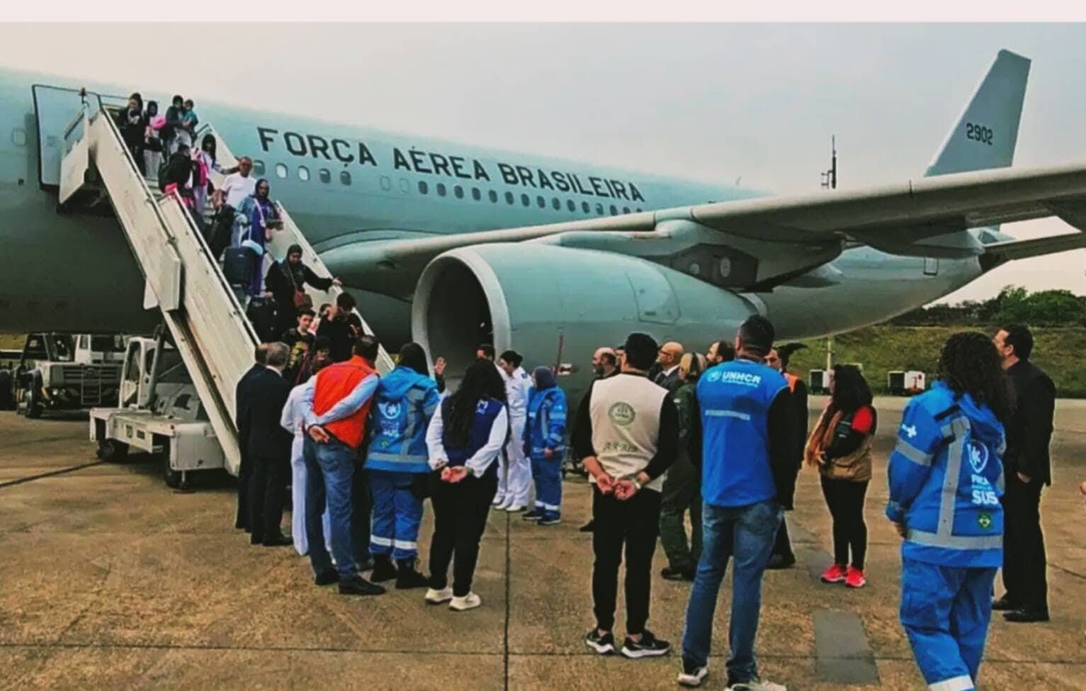 Costa Rica recebe mulher repatriada dos EUA em meio à ofensiva contra imigrantes ilegais.