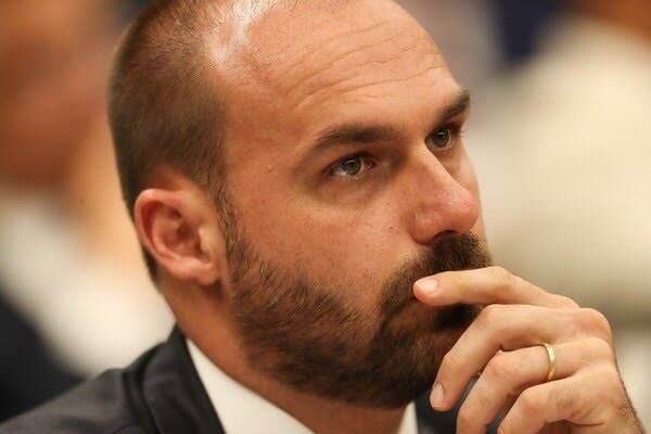 Eduardo critica PF e diz que investigação mostra 'conversas normais entre pai, filho e seus aliados'
