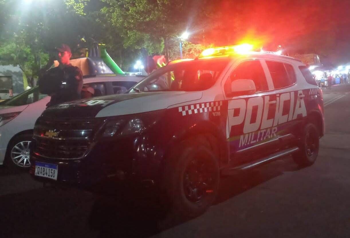 Em Corumbá, jovem abandona filhos de 3 e 7 anos em casa para beber e alega estar 'possuída'