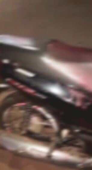 Esfaqueada, mulher pilota moto para escapar de feminicídio em Paranaíba